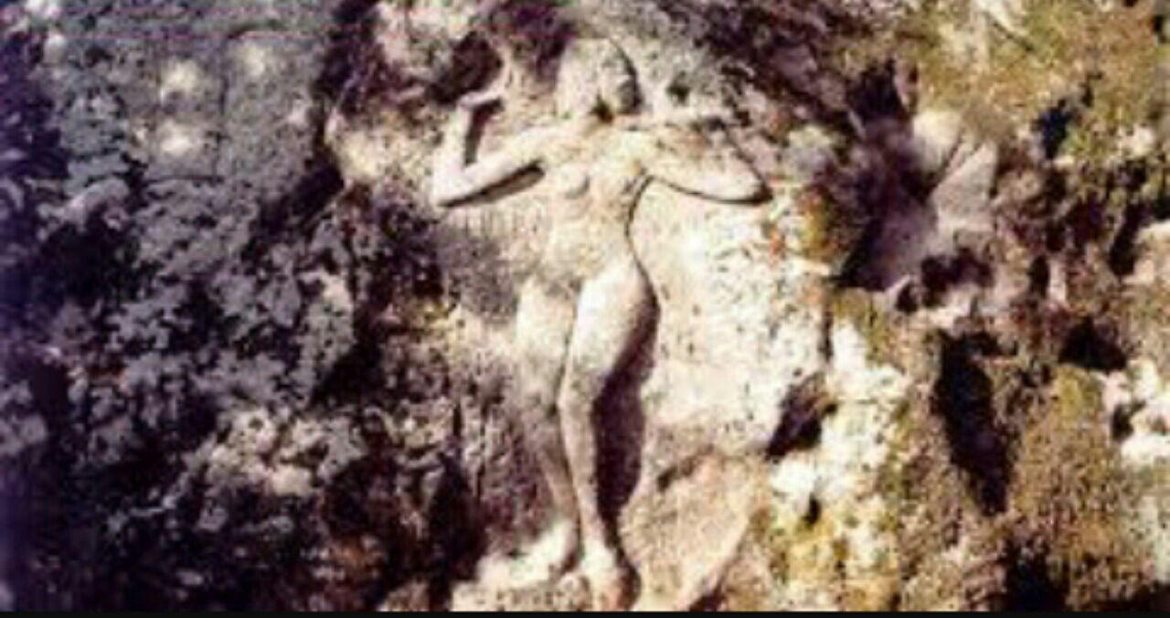 نماد زن لخت در گنج یابی و دفینه یابی