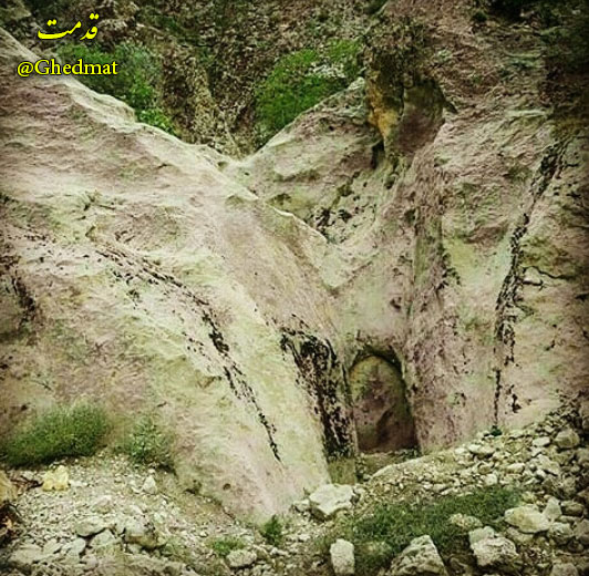 مکانی دارای درب خاص و یک درب کاذب