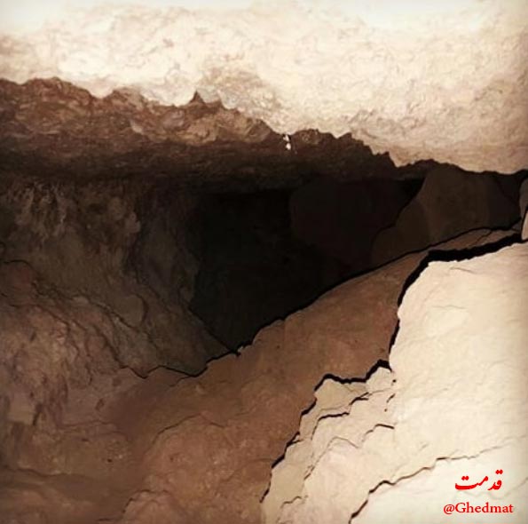 جوغن هایی در درون دالان های طبیعی نشان از وجود قبر نمی دهند